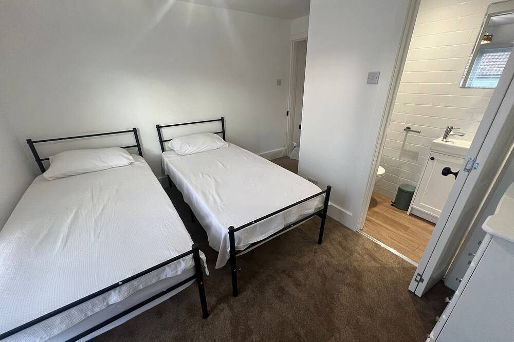 Central Home | Sleeps 5 | Free Nearby Parking in Colchester, Essex