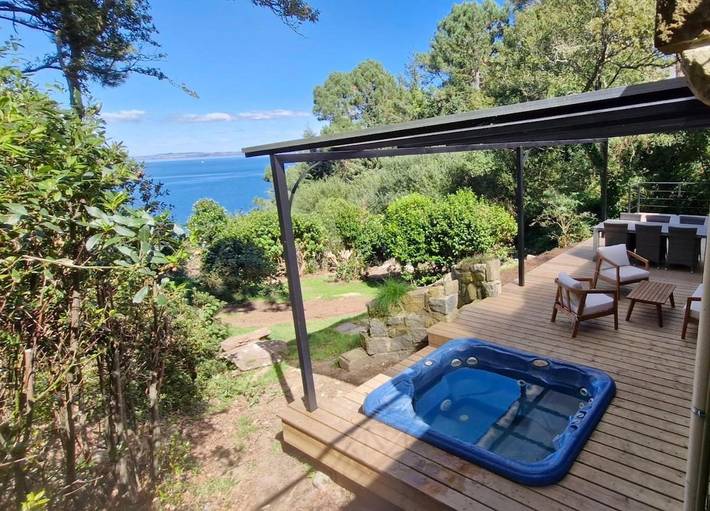 Location de vacances pour 12 personnes, avec jardin et jacuzzi à Poullan-sur-Mer