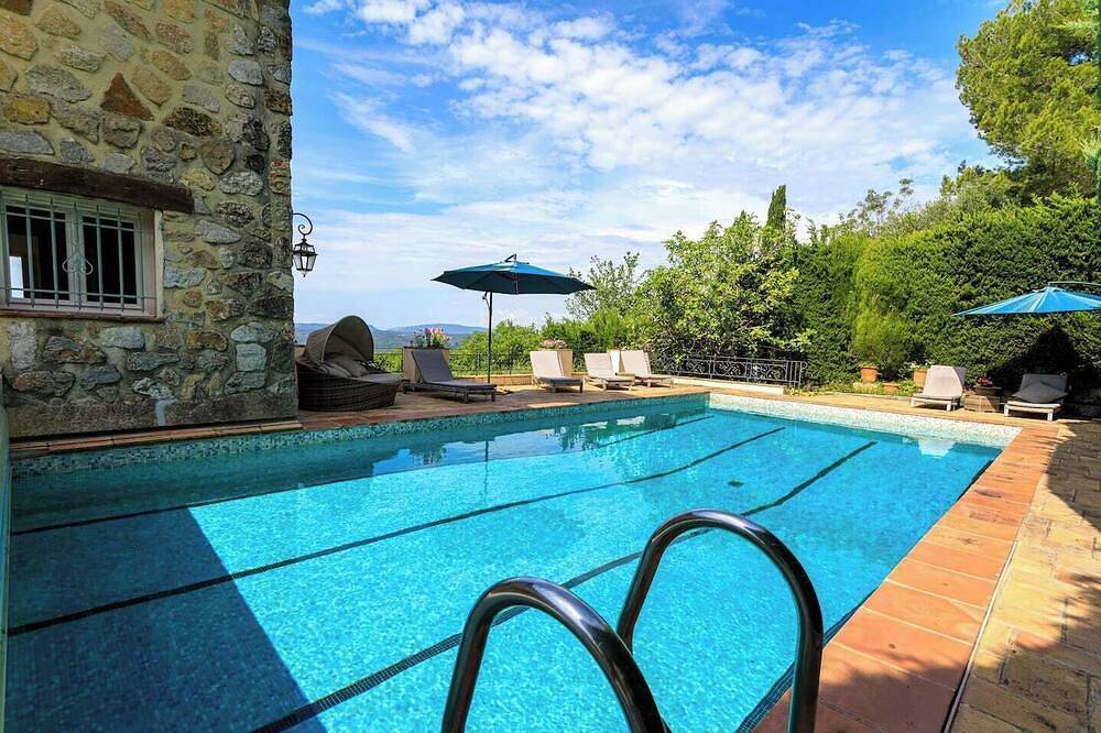 Villa with separate guesthouse with panoramic view in Montauroux, Côte méditerranéenne (France)
