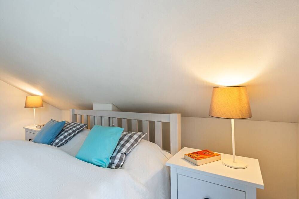 Das \"Rapsblütenhaus\" ist mit 110 m² auf zwei Ebenen ein herrlich geräumiges Ferienhaus zum Wohlfühlen und liegt im westlichen, besonders ruhigen Bereich der Ferienhaussiedlung Hülsen und auf der Terrasse wartet ein Strandkorb auf Sie und Ihre... in Kosel, Rendsburg-Eckernförde