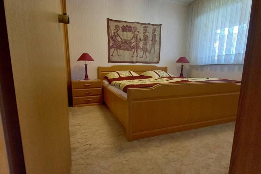 Ganze Wohnung, „Seeappartement Sorpeglück“ mit Panoramaseeblick, Balkon und Swimming-Pool in Langscheid (Sorpesee), Sundern
