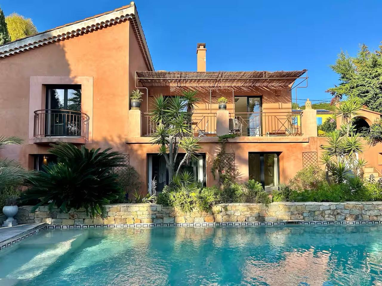 Spacious villa in Carqueiranne for 10 people, near the sea in Carqueiranne, Toulon region