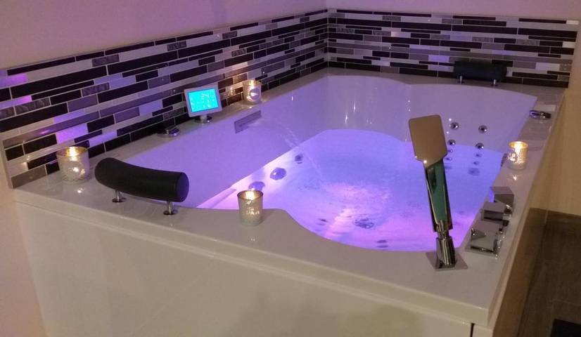 Maison de vacances pour 2 personnes, avec Jacuzzi et Terrasse ainsi que Jardin et Sauna dans Yonne