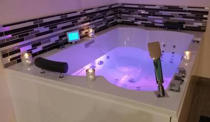 Maison de vacances pour 2 personnes, avec jacuzzi et sauna ainsi que terrasse et jardin dans Yonne