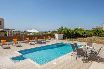 Villa for 8 People in Peyia, South Cyprus, Photo 1