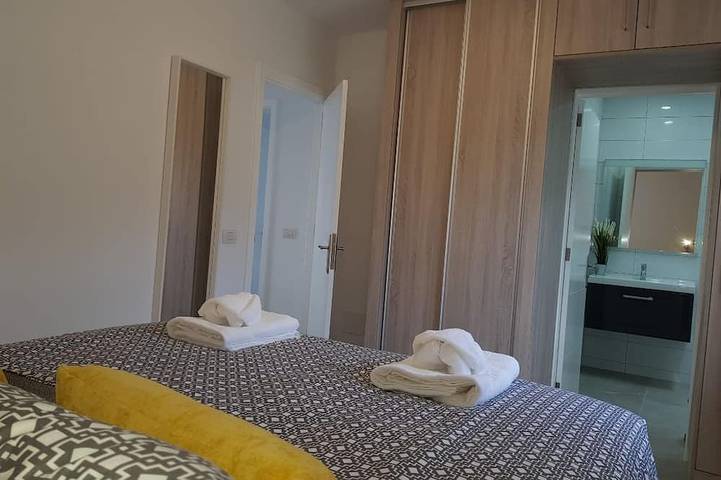 Ganze Wohnung, Vordere Linie, Balkon, Meerblick, gemeinsamer Pool, Klimaanlage, WIFI, Full-TV, Front Line. in Puerto del Carmen, Tías
