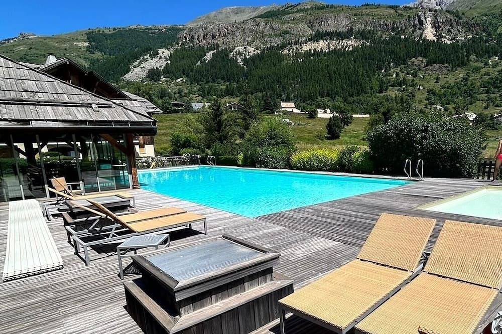 Apartamento entero, 2-bedroom apartment at the foot of the slopes with heated pool in Le Monêtier-les-Bains, Serre Chevalier