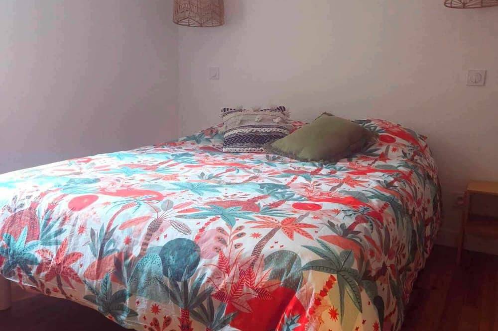 \"La Tour\", cosy, quiet accommodation. in Vertrieu, La Tour-du-Pin region