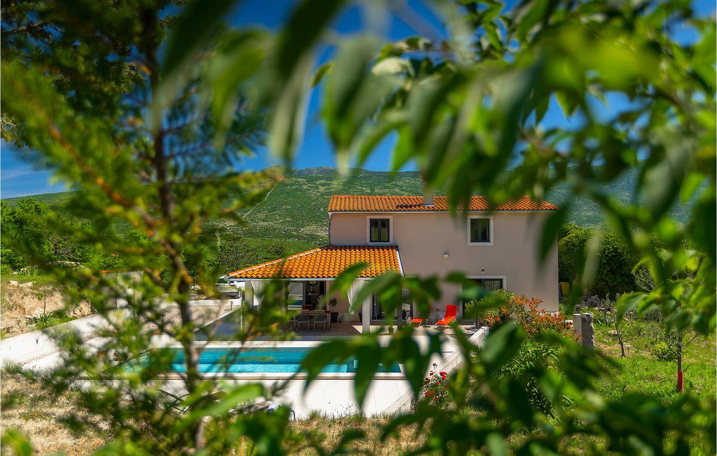 Spacieux appartement de deux chambres avec piscine près de la rivière Boljunčica in Kršan, Côte Est de l'Istrie