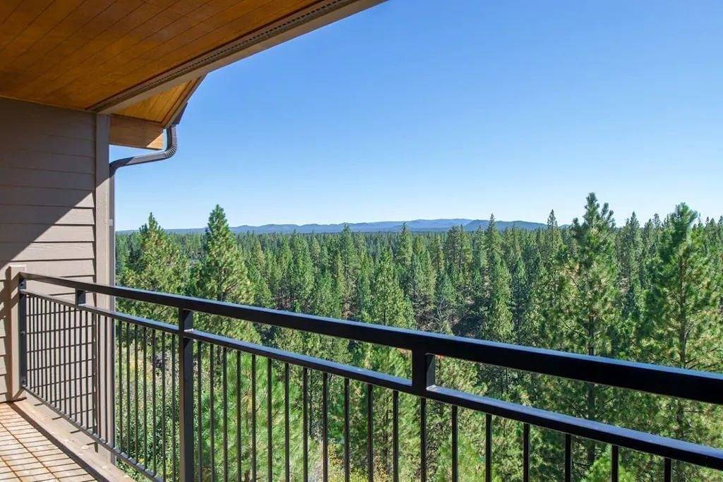 Ganze Wohnung, Over the trees view of a little bit of Heaven, from your comfy Condo. in Mt. Bachelor