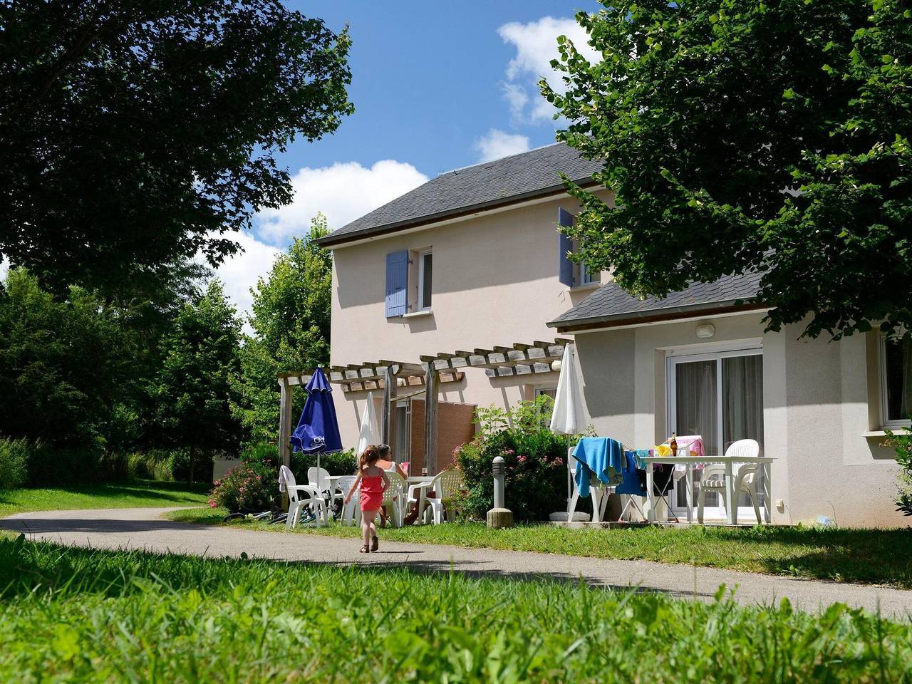 Apartamento entero, Apartamento con balcón o terraza en natural Aveyron, a 6 km. de Belcastel in Rignac (aveyron), Macizo Central