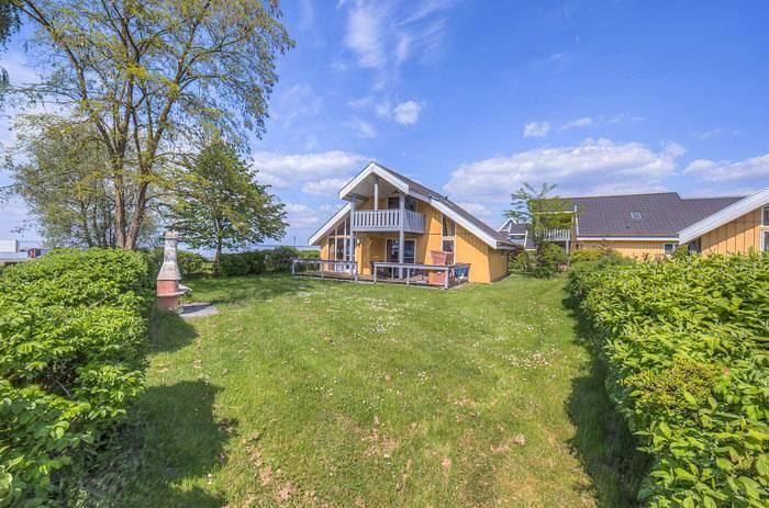 Ferienhaus für 6 Personen, mit Sauna und Seeblick sowie Terrasse und Garten, mit Haustier - 1