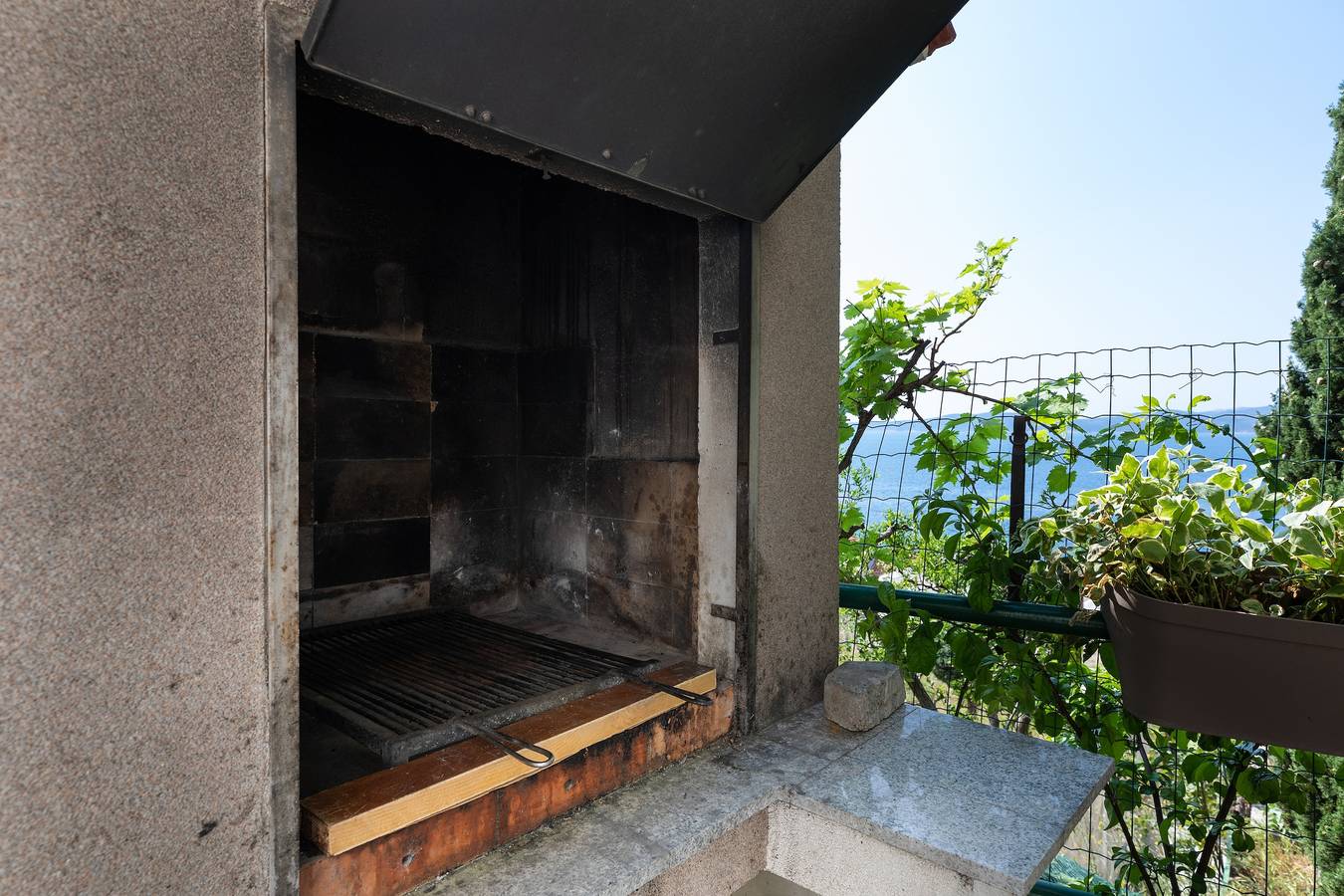 Ganze Wohnung, 1-Zimmer-Ferienwohnung mit Balkon und Meerblick Pisak, Omis A-5975-b in Pisak, Omis-Riviera