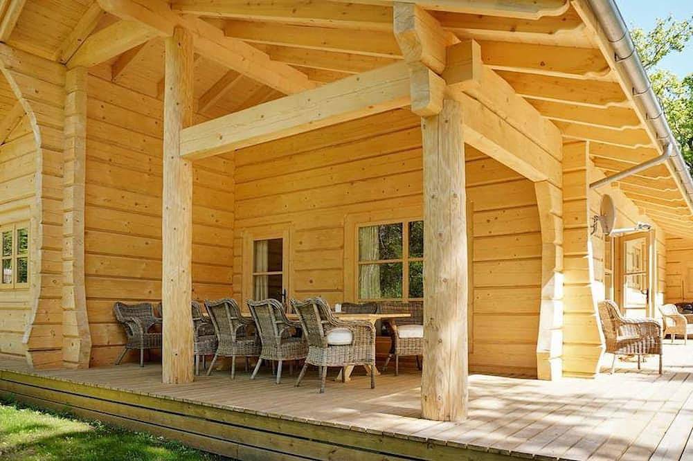 Wunderschöne luxuriöse blockhütte Zwei terrassen Offener kamin Haustierfreundlic in Vallåsen, Halland