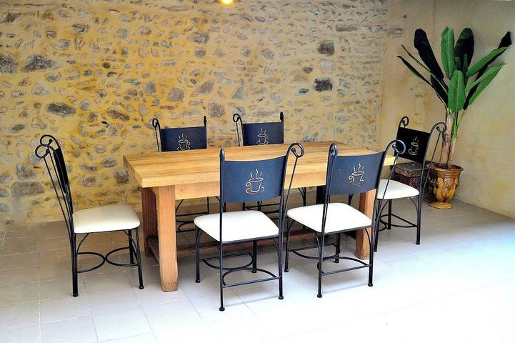 Entire apartment, The Gardon Quay •Private Indoor Terrace • Downtown • 6 people in Alès, Cévennes