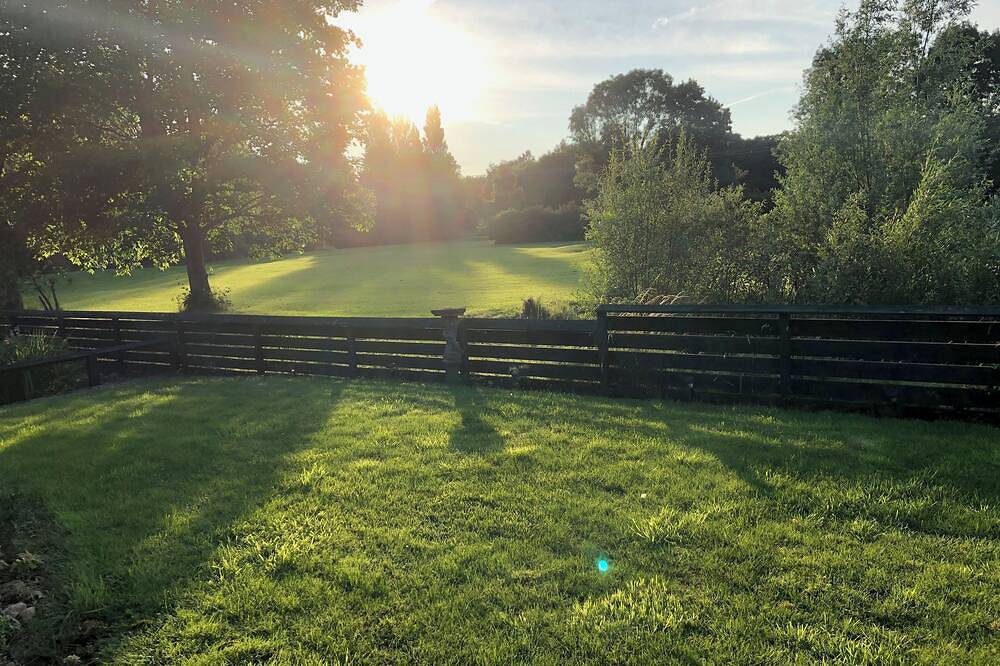 Ganze Wohnung, Luxuriöses 4-Sterne-Apartment im Erdgeschoss mit Blick auf das 18. Fairway in Watton, Norfolk