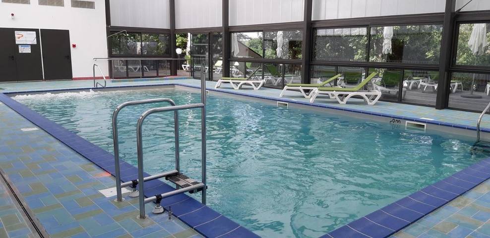 Parc de vacances pour 5 personnes, avec sauna ainsi que piscine et terrasse, adapté aux familles
