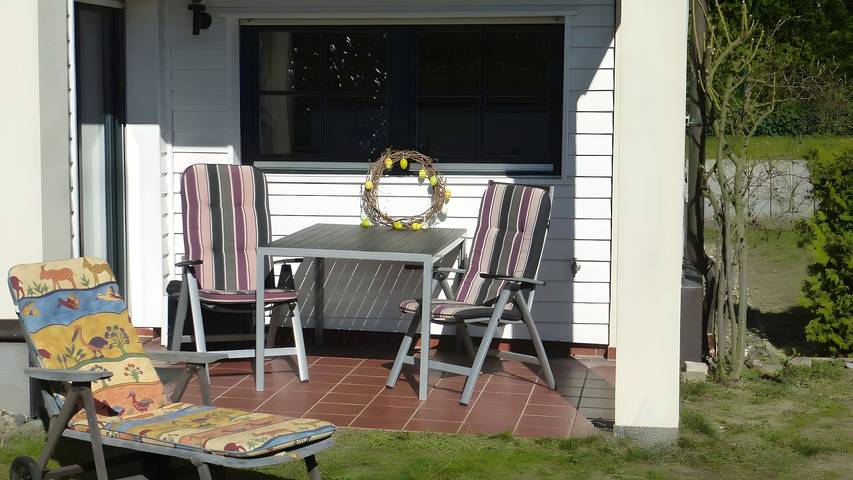 Ganze Wohnung, Apartment „Koserow Seebad, Lindenstraße 18“ mit privater Terrasse, Garten & WLAN in Koserow, Bernsteinbäder