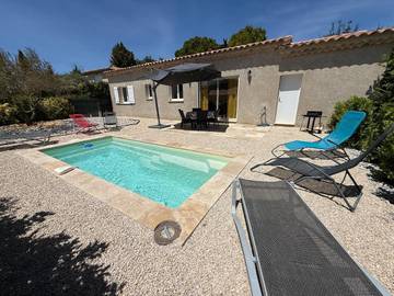 Location de vacances pour 6 personnes, avec piscine et jardin à Mormoiron