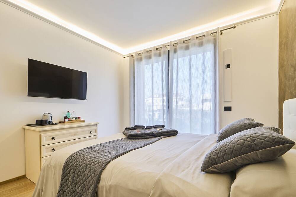 Villa Gio's Elite : Villa di Design con Piscina e Servizi Vip Autodromo Monza in Monza, Brianza