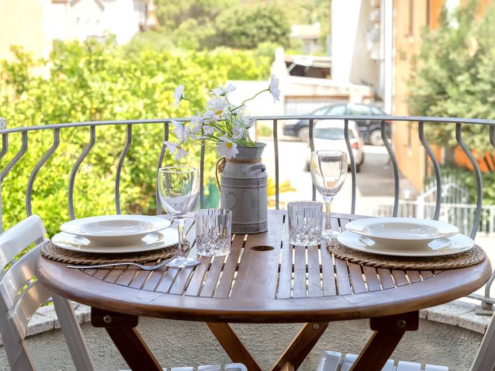 Appartement de vacances pour 3 personnes, avec terrasse ainsi que vue et jardin