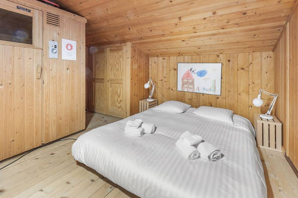 Family chalet with views of the Alps and lake, above Montreux in Caux in Montreux, Genfer See