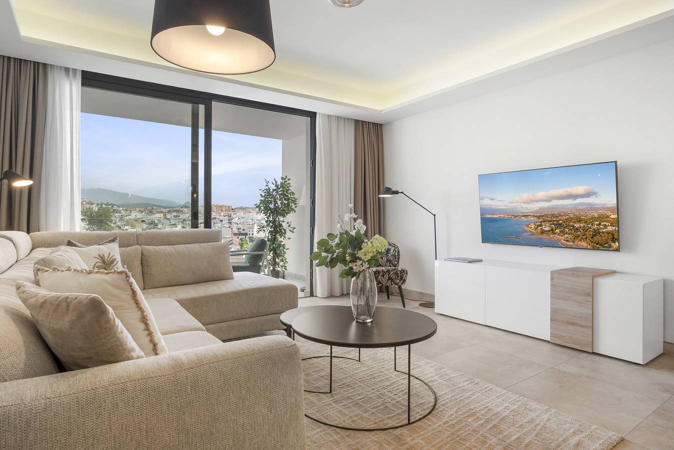 Ganze Wohnung, Infinity Beach & City in Estepona Old Town, Estepona