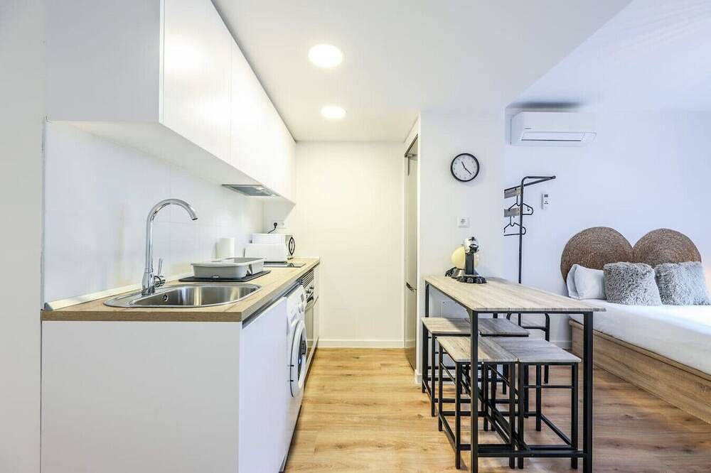 Apartamento entero, Elegant Studio with Private Terrace by Rentitup in San Sebastián de los Reyes, Provincia de Madrid