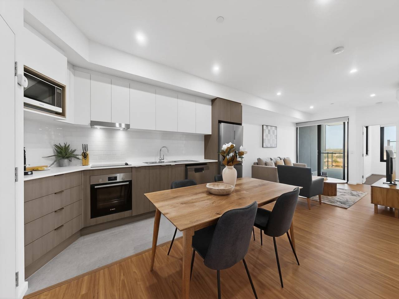 Hel leilighet, Lys, nyoppusset leilighet med 2 soverom og balkongutsikt in Cannington, Perth