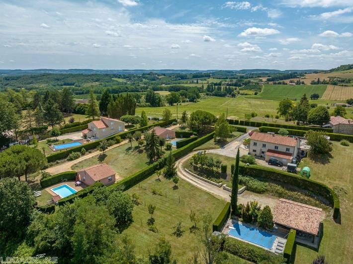 Gîte pour 6 personnes, avec jardin ainsi que piscine et terrasse, animaux acceptés à Condezaygues