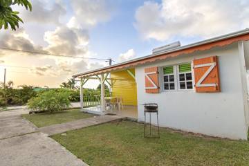 Gîte pour 4 personnes, avec vue sur l’océan et vue ainsi que terrasse et jardin, animaux acceptés à Capesterre-de-Marie-Galante