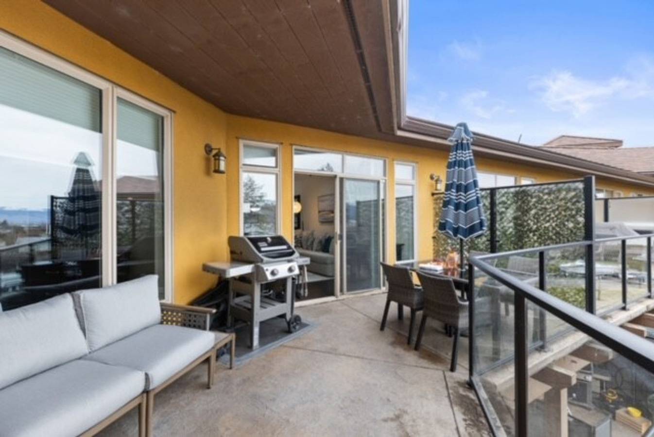 Appartamento intero, Beachfront, Lakeview Condo at Barona in West Kelowna, Crystal Mountain