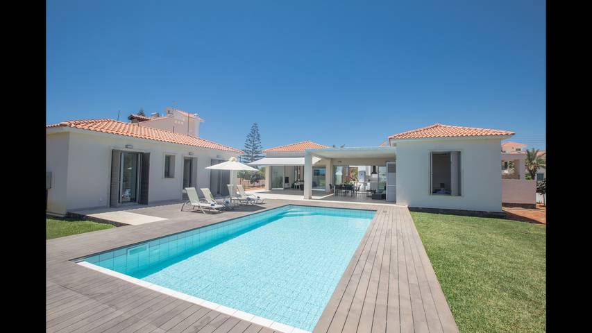 Bungalow für 6 Personen, mit Balkon und Terrasse sowie Garten auf Zypern