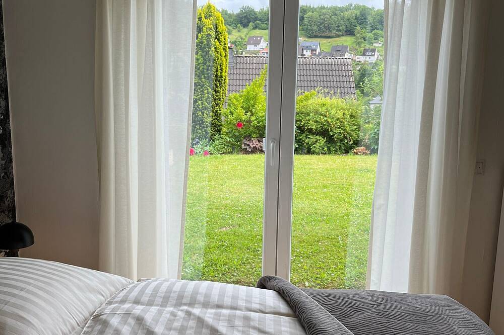 Ganze Wohnung, Apartment 'Rückzugsort' mit Bergblick, privatem Garten und Wlan in Plettenberg, Märkischer Kreis