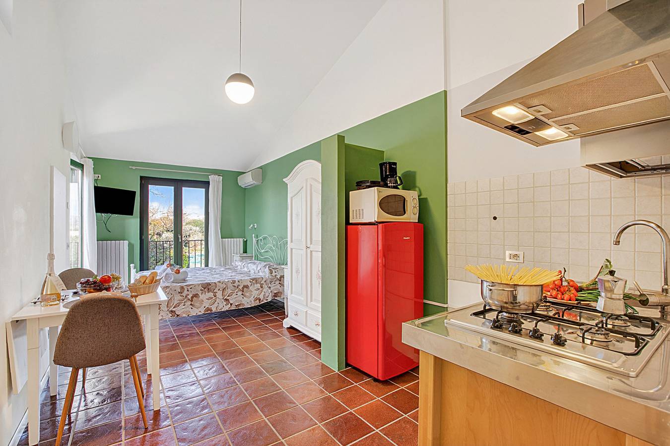Ganze Wohnung, Apartment am See mit Pool und Terrasse, in der Nähe von Puegnago sul Garda in Puegnago sul Garda, Gardasee-Berge