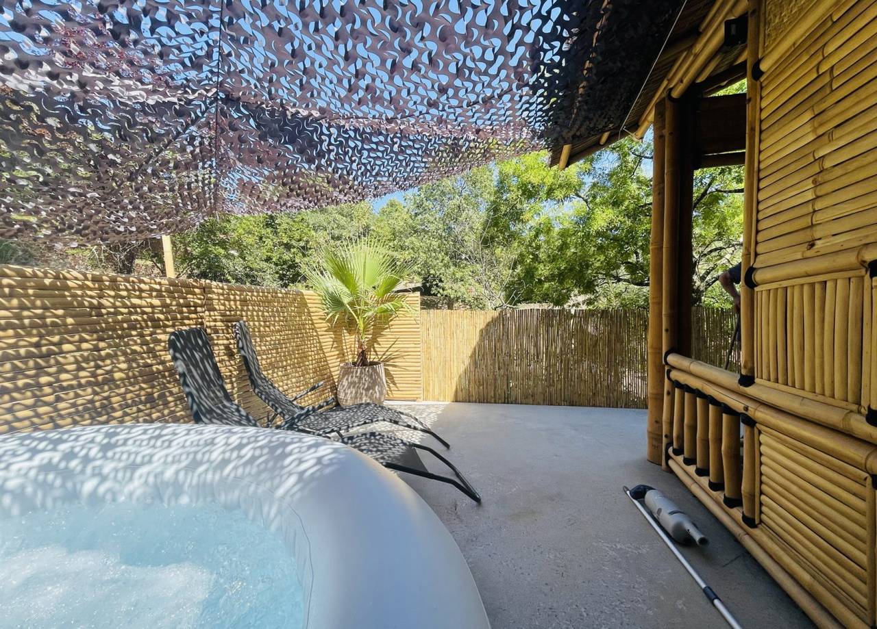 Suite Bambou "Bien-être à Bali", Le soleil des Cévennes in Saint-Jean-du-Gard, Parc national des Cévennes