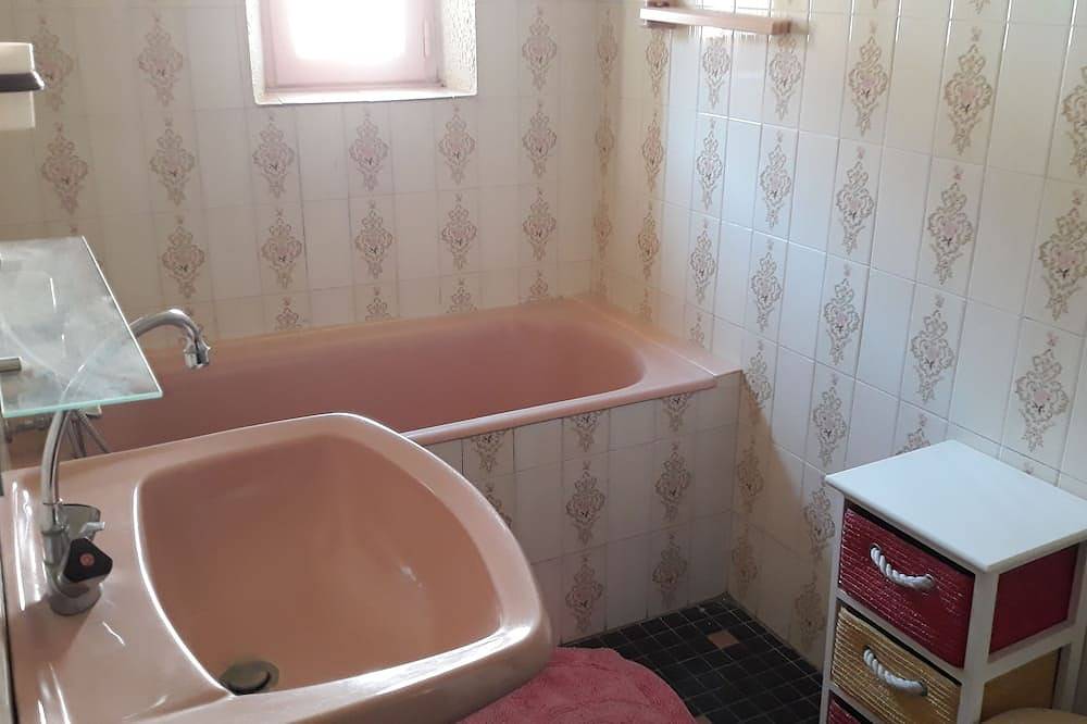 Gîte individuelle de caractère du 17ème siècle située à prox d'une ferme in Malansac, Région de Vannes