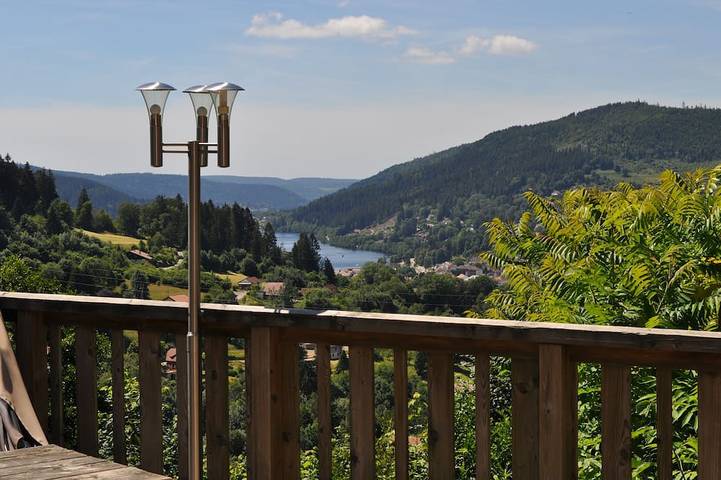 Chalet pour 14 personnes, avec jacuzzi ainsi que balcon et sauna à Gérardmer
