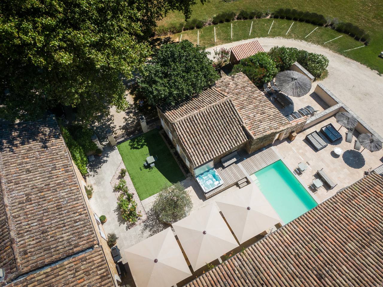 Cottage « Mas Loisonville Demeure de excepción » con piscina privada, Wi-Fi y aire acondicionado in Grillon, Enclave de Valreas