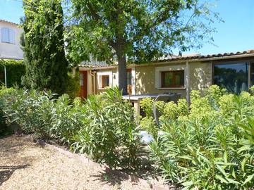 Gîte pour 3 personnes, avec jardin ainsi que terrasse et piscine à Laudun-l'Ardoise