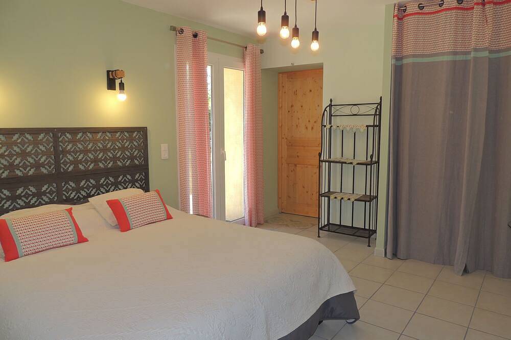 Ideal for recharging your batteries or getting together with family and friends. A joy. in Séguret, Vaucluse