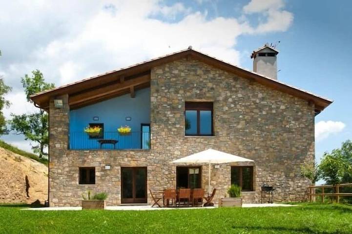 Gîte pour 10 personnes, avec terrasse ainsi que jardin et piscine - 1