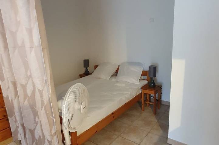 Gîte pour 2 personnes, avec terrasse ainsi que jardin et piscine à Meyreuil - 2