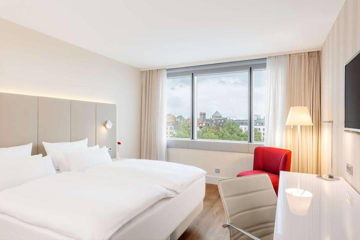 Hotel für 2 Personen, mit Ausblick und Terrasse sowie Sauna und Seeblick in Köln - 2
