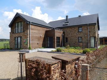 Gîte pour 14 personnes, avec jacuzzi et jardin ainsi que sauna et terrasse à Trois-Ponts