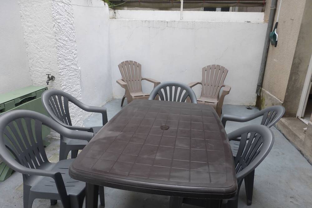 Appartement entier, Appartement en plein centre ville, tout équipé, la location se fait sans animaux in Saint-Céré, Lot