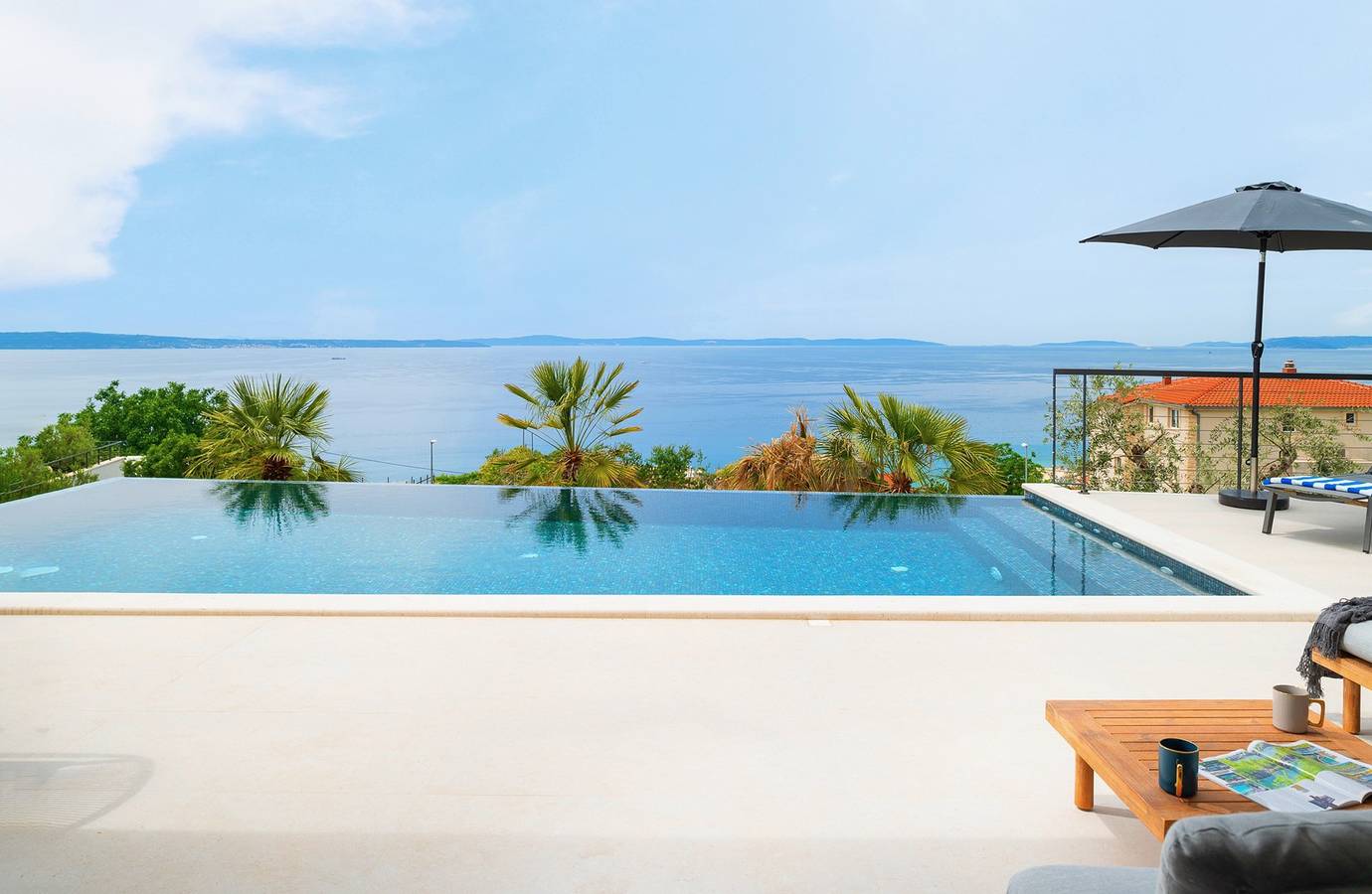 **Schicke Villa Masha mit privatem beheiztem Pool, Spa, Whirlpool und Meerblick** in Podstrana, Split-Dalmatien