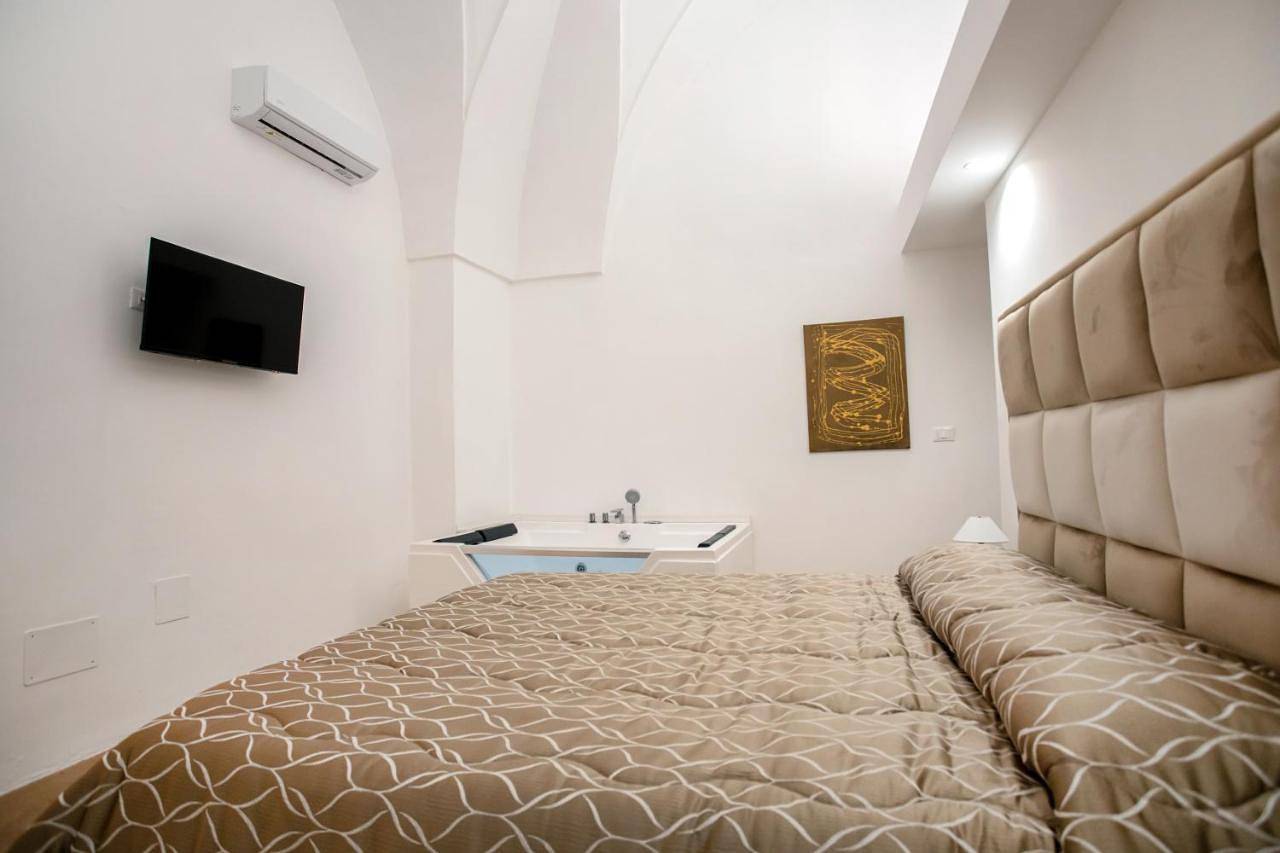 King Room with Spa Bath in Leverano, Provincia di Lecce