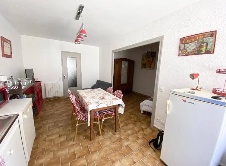 Appartement entier, Studio en rez-de-chaussée tout équipé in Jullianges, Parc Naturel Régional Livradois-Forez