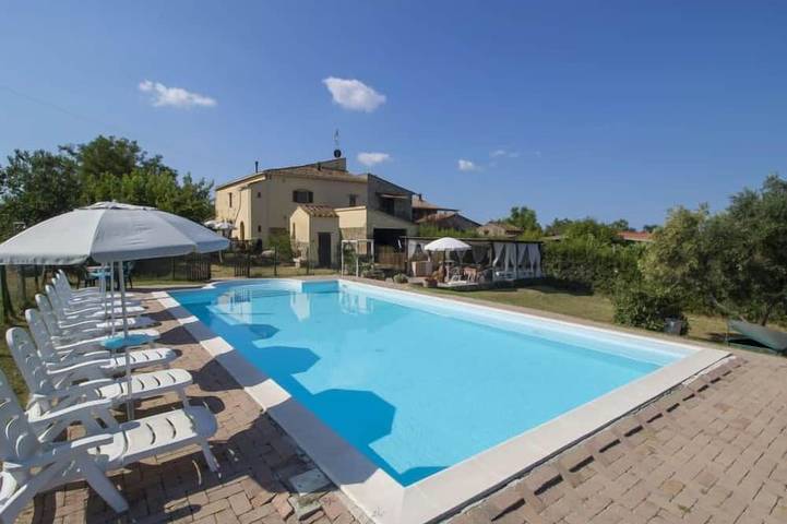 Agriturismo per 4 persone, con giardino e piscina a Bibbona